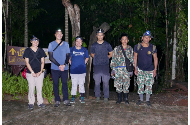 Professor Fong in field with Thai collaborator, Prof. Anchalee AOWPHOL and team.